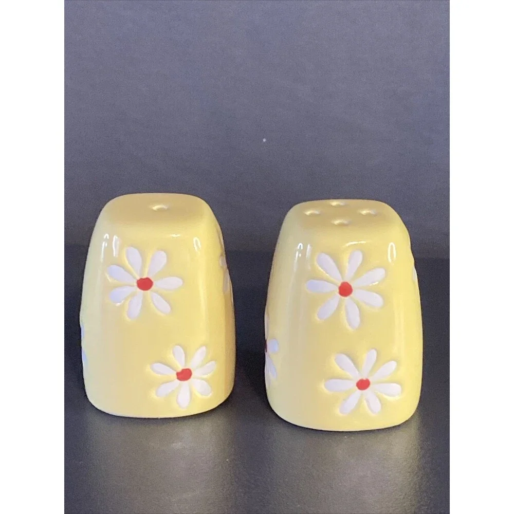 Pfaltzgraff Floral Mini Yellow Salt & Pepper Shakers Daisy Flowers 2